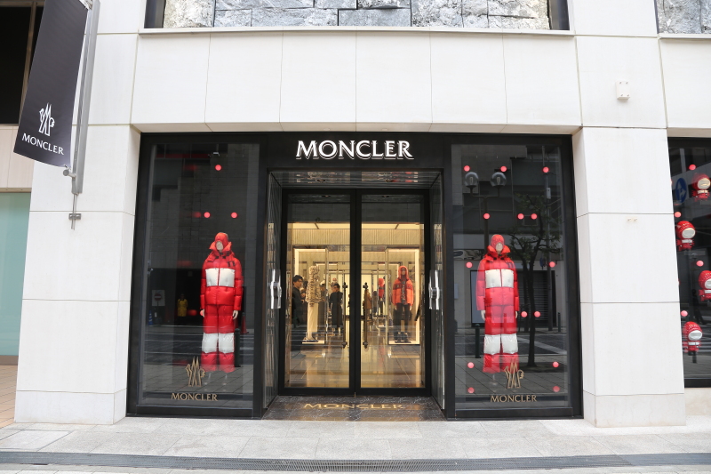 モンクレール 神戸 Moncler Kobe が旗艦店としてthe 45thに開業 こべるん 変化していく神戸
