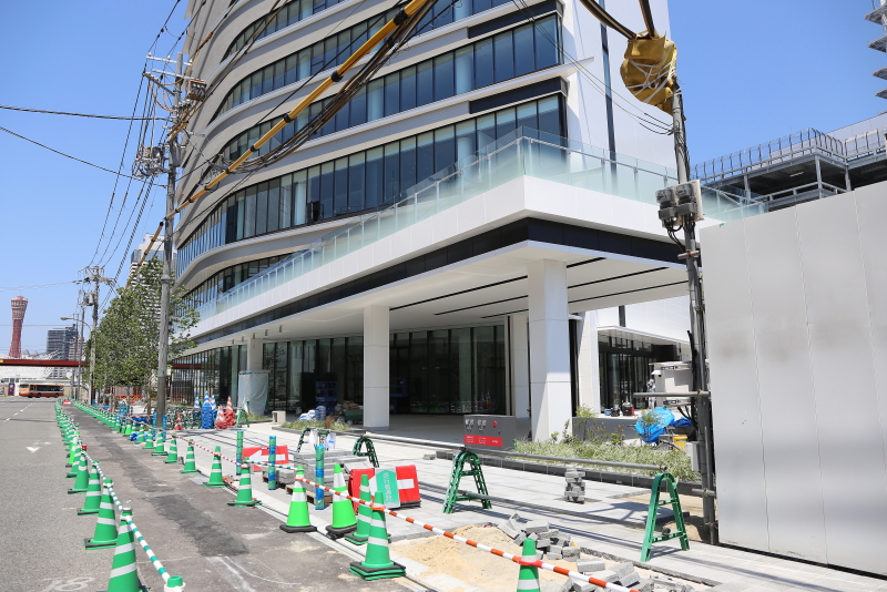 三宮新港町計画 Kpm神戸ポートミュージアムの外観完成 Glion本社ビルのショールームオープン準備も進む こべるん 変化していく神戸